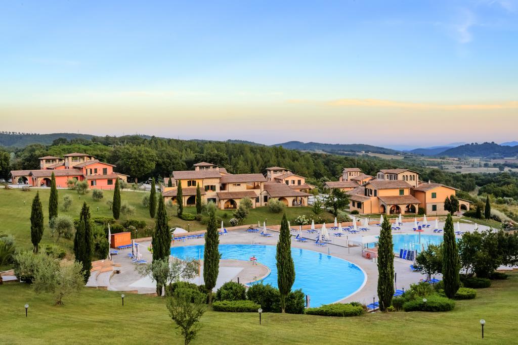Pian Dei Mucini Resort Le Ville Massa Marittima Exterior foto